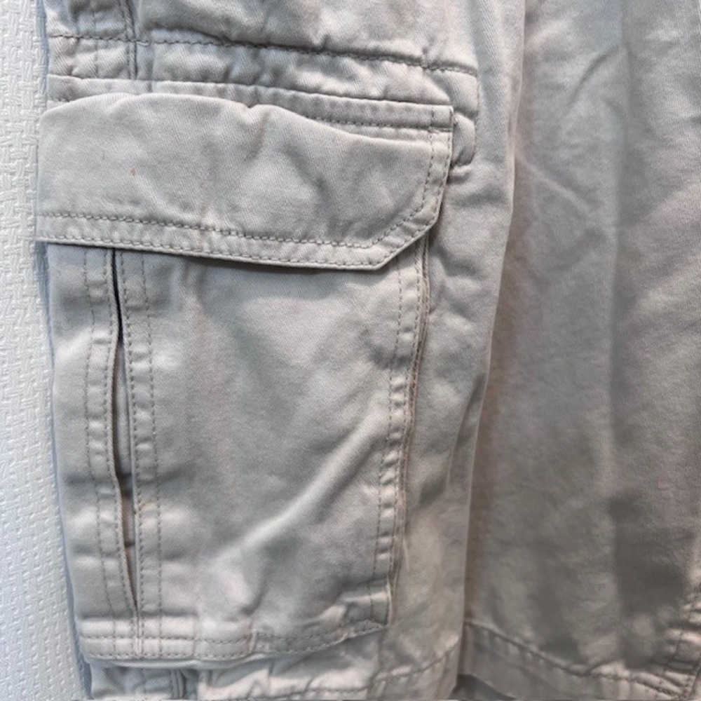 St. John's Bay Classic Tan Beige Cotton Utility Cargo Shorts Mens Size 36 - Picture 4 of 6